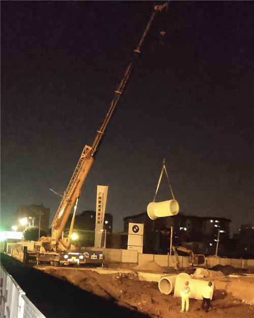 黄石港区“弯臂矫正”—— 吊车的 “形变补偿” 技术